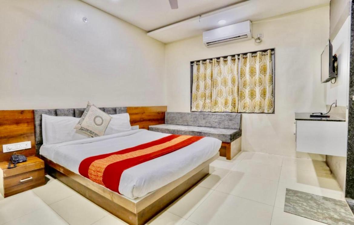 Homestay Great Divine - Location- In House Parking- Free 5g Wifi Vrindavan