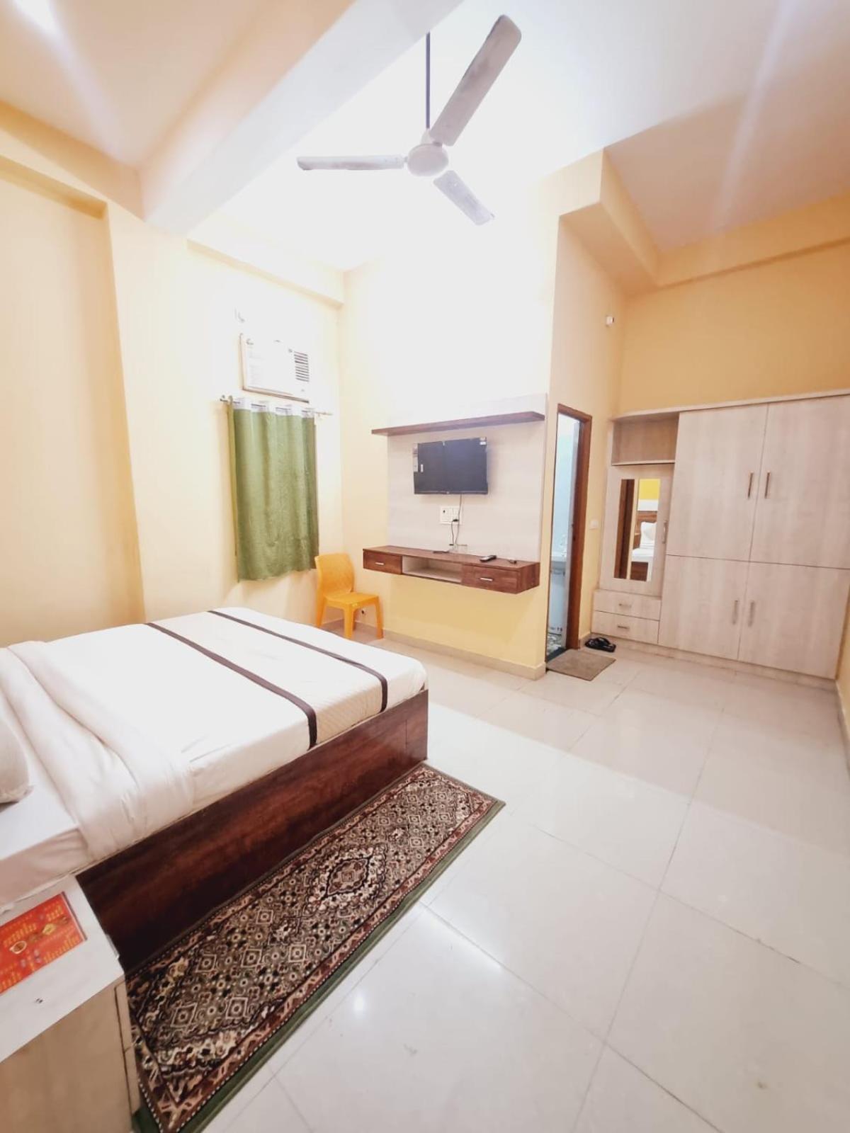 Great Divine - Location- In House Parking- Free 5g Wifi * Vrindavan
